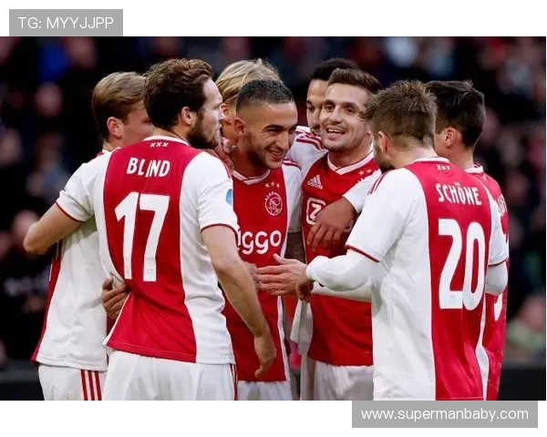 泰勒告别之后阿贾克斯重温五年前冠军合影着眼未来再出发球队征程